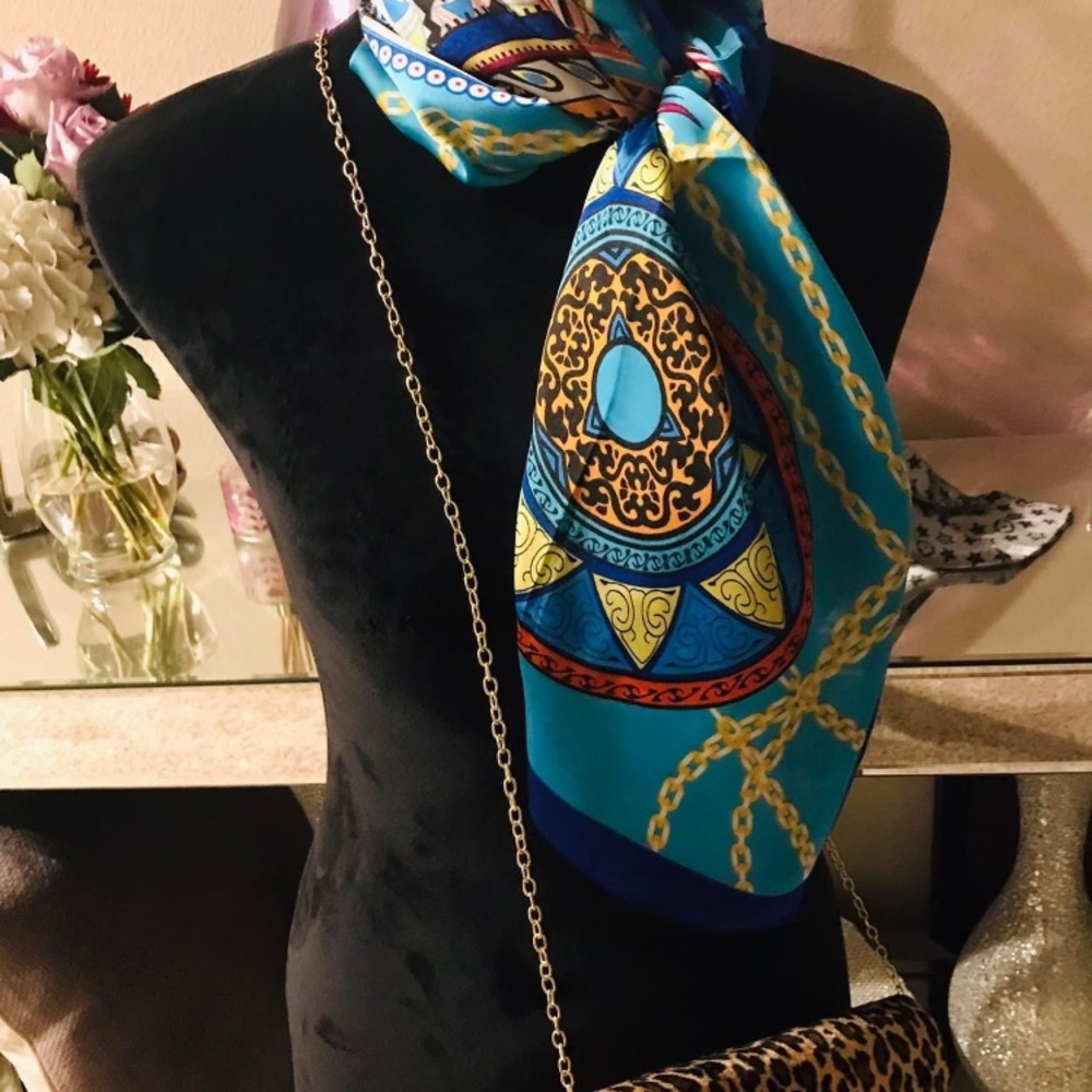 Women’s scarfs